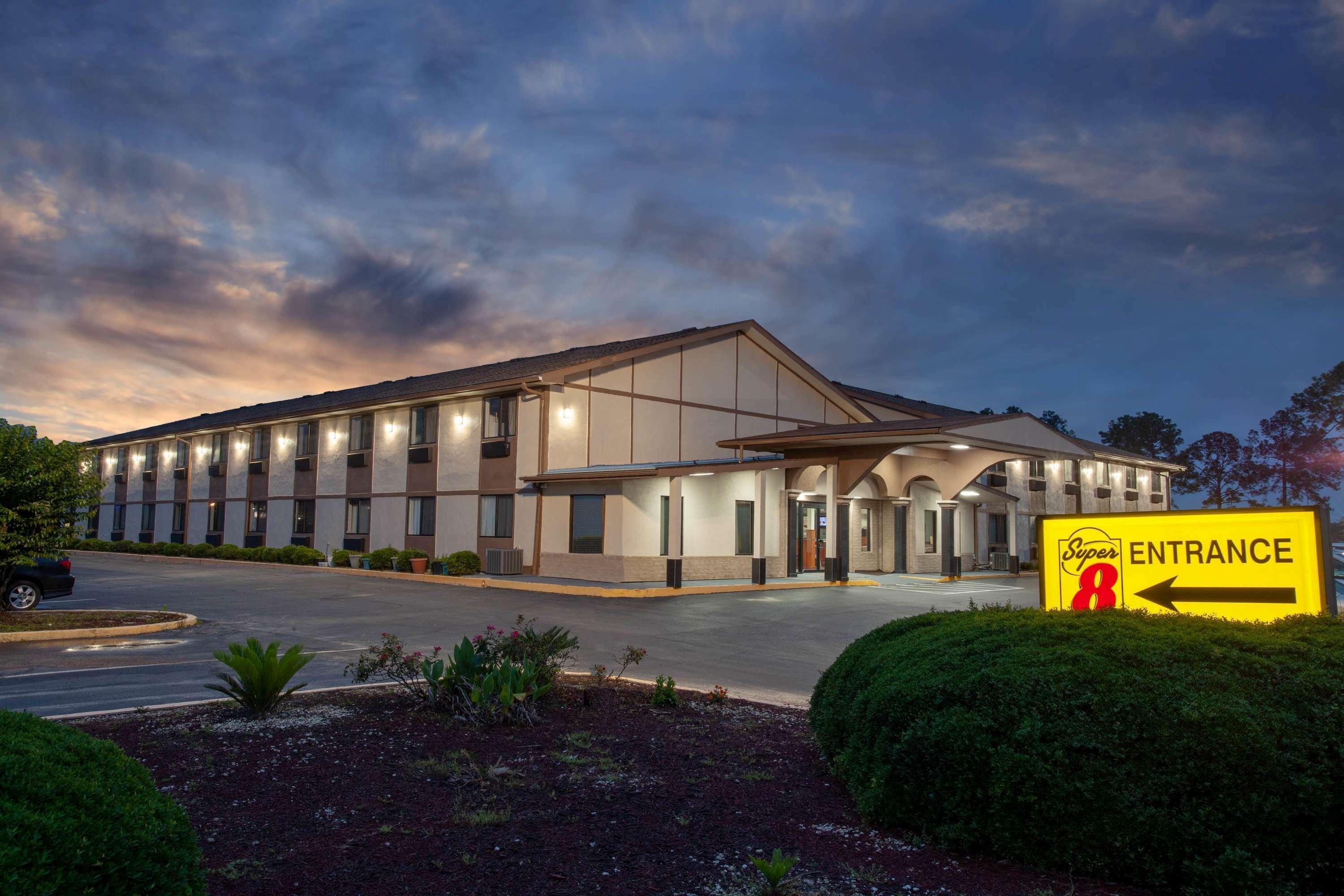 Super 8 By Wyndham Waycross Ga Motel Eksteriør billede
